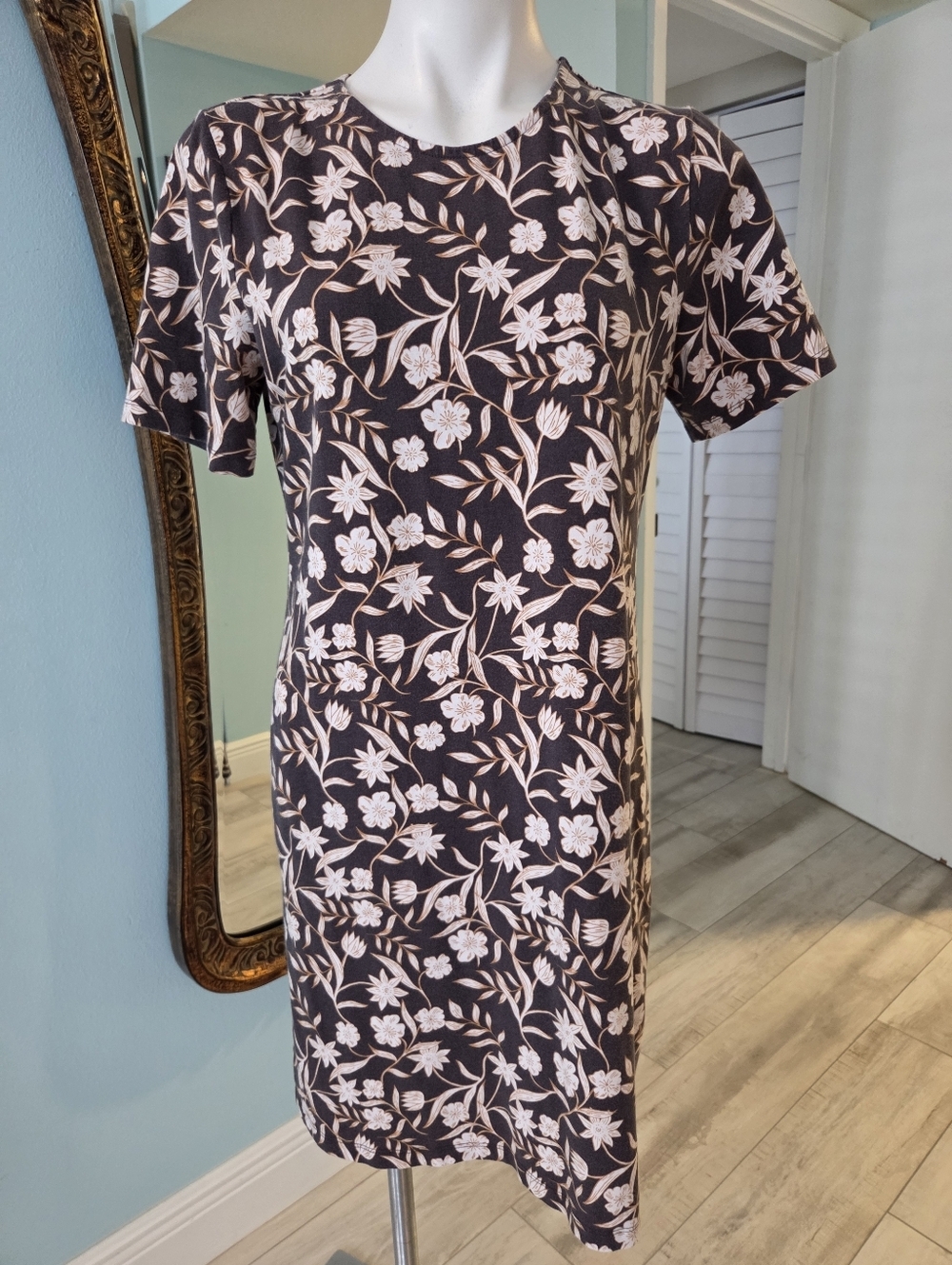D&Co BLACK FLORAL SHORT SLEEVE DRESS